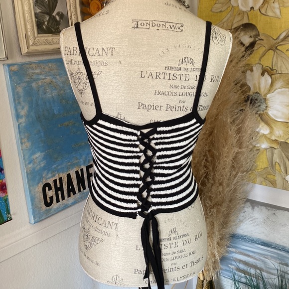 ✨4🛒 $20 ✨  Forever 21 B&W Striped Knit Lace-Up Back Tank Top Sz. M/S  Crop Top - Picture 5 of 12
